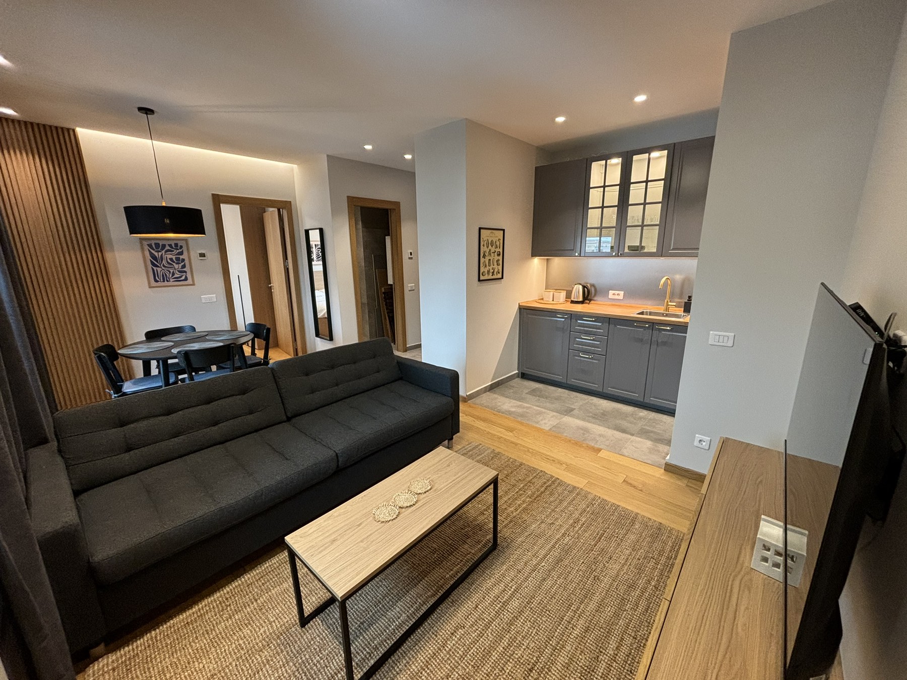 Apartment N77